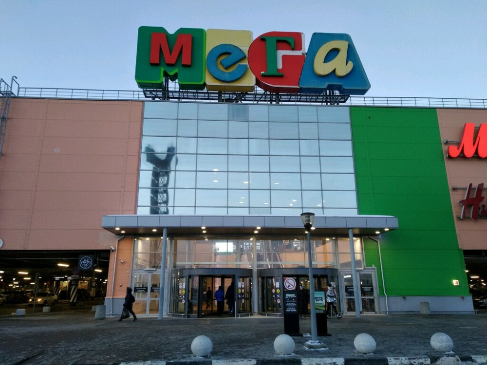 В Самаре эвакуируют торговый центр «Мега» из-за сообщения о заложенной бомбе В Самаре эвакуируют торговый центр «Мега» из-за сообщения о заложенной бомбе