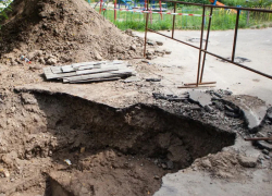 В Самаре человек упал в траншею теплосетей и разбился насмерть В Самаре человек упал в траншею теплосетей и разбился насмерть