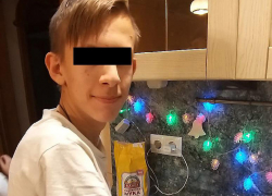 «Он не выдержит мучений в тюрьме»: школьник из Тольятти, обвинённый в оргиях с малолетками, потерял сознание во время суда «Он не выдержит мучений в тюрьме»: школьник из Тольятти, обвинённый в оргиях с малолетками, потерял сознание во время суда