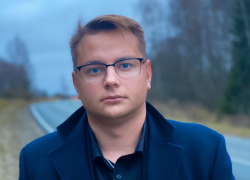Самарский единоросс устроил попойку во время съёмок ролика ко Дню Государственного флага России Самарский единоросс устроил попойку во время съёмок ролика ко Дню Государственного флага России