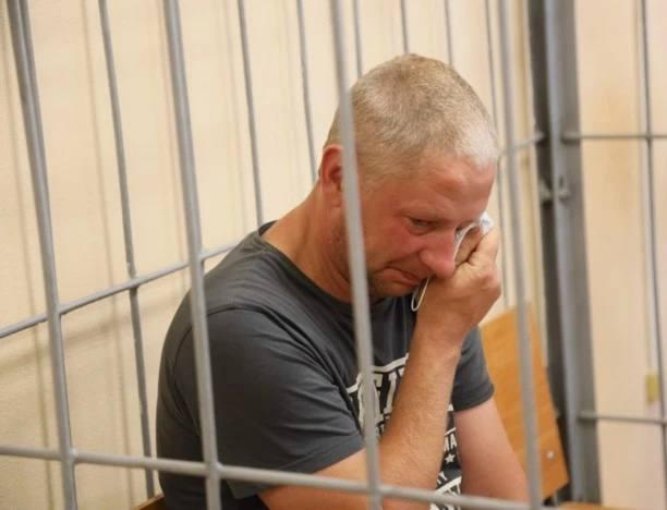 Бывшего подполковника МВД, подозреваемого в убийстве своей 15-летней любовницы, лишили водительских прав Бывшего подполковника МВД, подозреваемого в убийстве своей 15-летней любовницы, лишили водительских прав