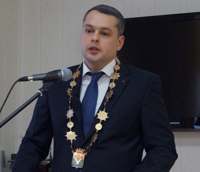 Главу Ставропольского района заставляют поправить лицо Главу Ставропольского района заставляют поправить лицо