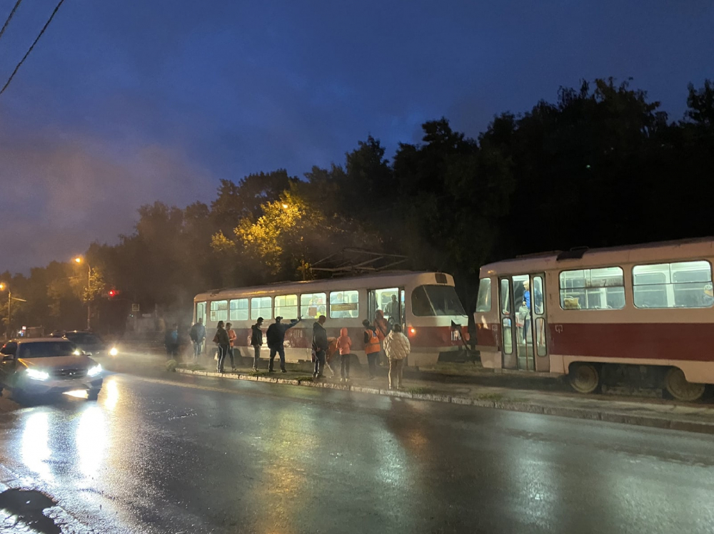 На улице Ново-Вокзальной в Самаре произошло возгорание трамвая
