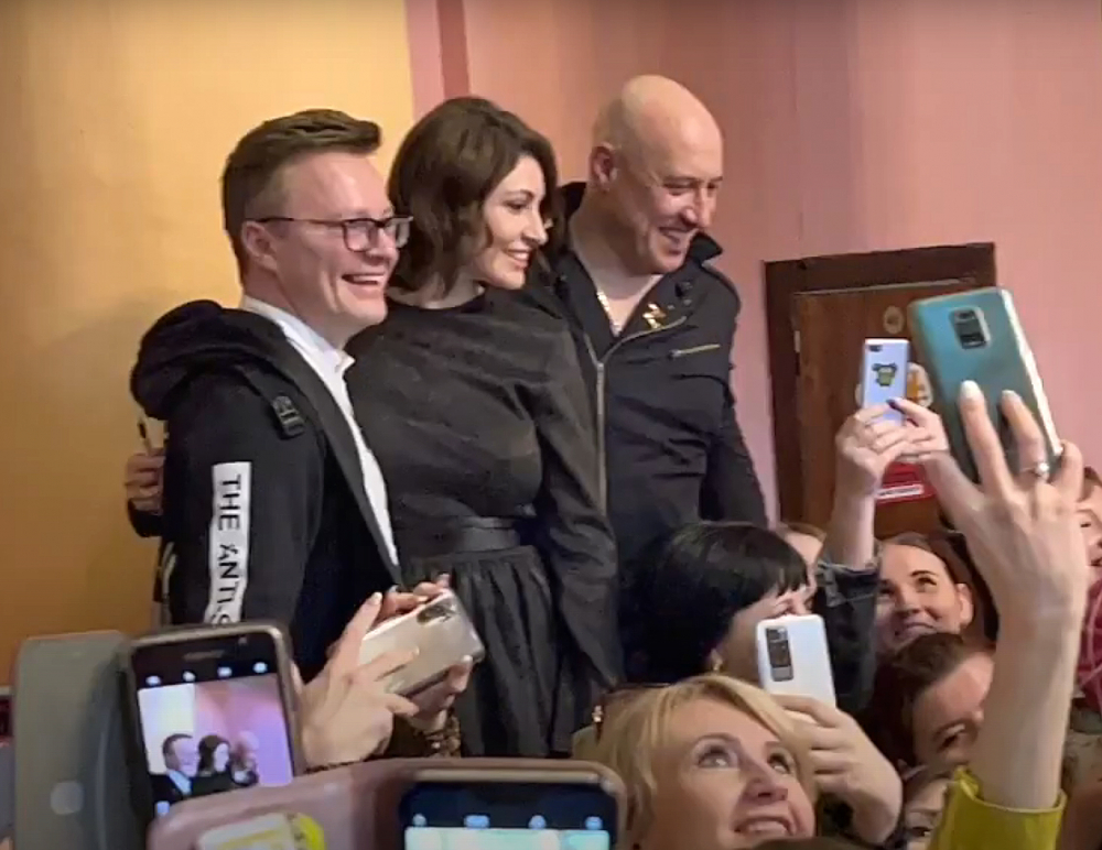 И тут он достал баян: депутат из Самарской области дал концерт в Донбассе