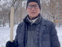 Глава Тольятти Николай Ренц собственноручно расчищал дворы от снега лопатой