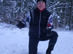 «Как скользят лыжи!»: Дмитрий Азаров устроил новогоднюю лыжную прогулку и отжался 63 раза