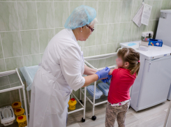 Как комарик укусит: в Самарскую область приехал первый рефрижератор с детской вакциной от COVID-19