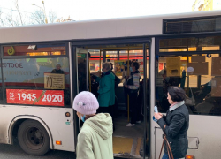 Пассажиры жалуются на дыры в полу самарского автобуса