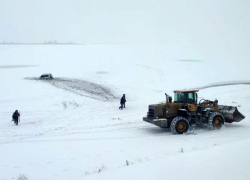 В Самарской области автомобиль с водителем провалился под лёд