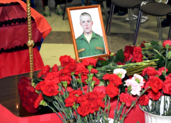 Голубоглазого сержанта-орденоносца из Самарской области похоронили в закрытом гробу