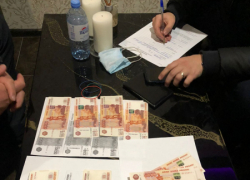 «Решала» промахнулся: самарский адвокат пытался дать полицейским взятку в 900 тысяч рублей